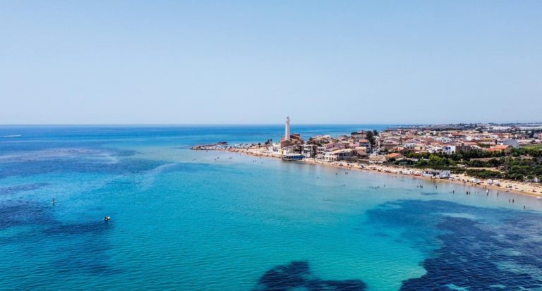 BETWEEN HISTORY AND THE PLACES OF MONTALBANO